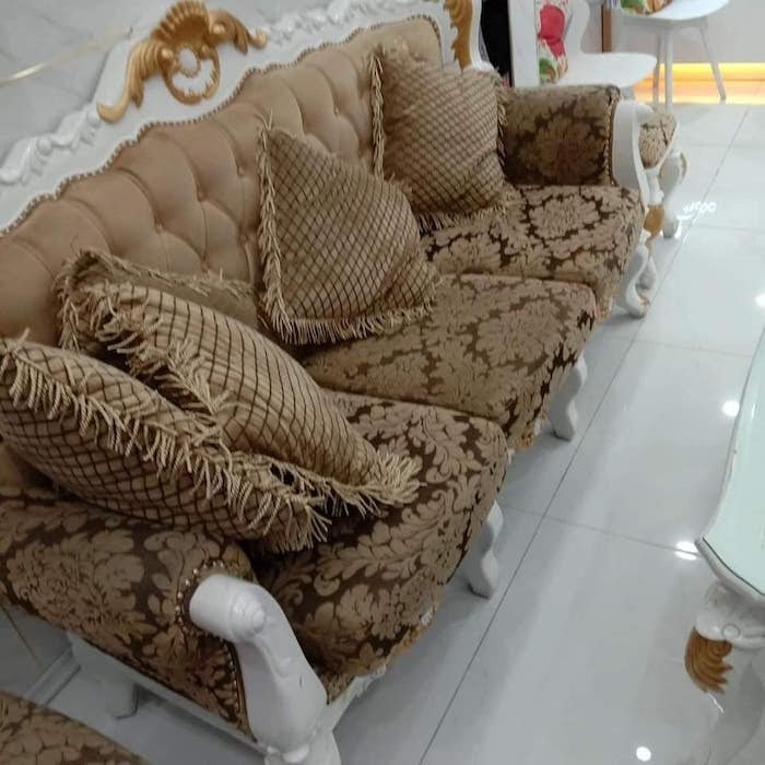  Tùy vào mức độ bẩn, chất liệu để định giá giặt sofa