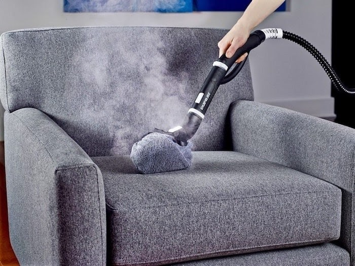 Máy phun hơi nước giúp giặt sofa sạch sẽ, diệt khuẩn, an toàn sức khỏe